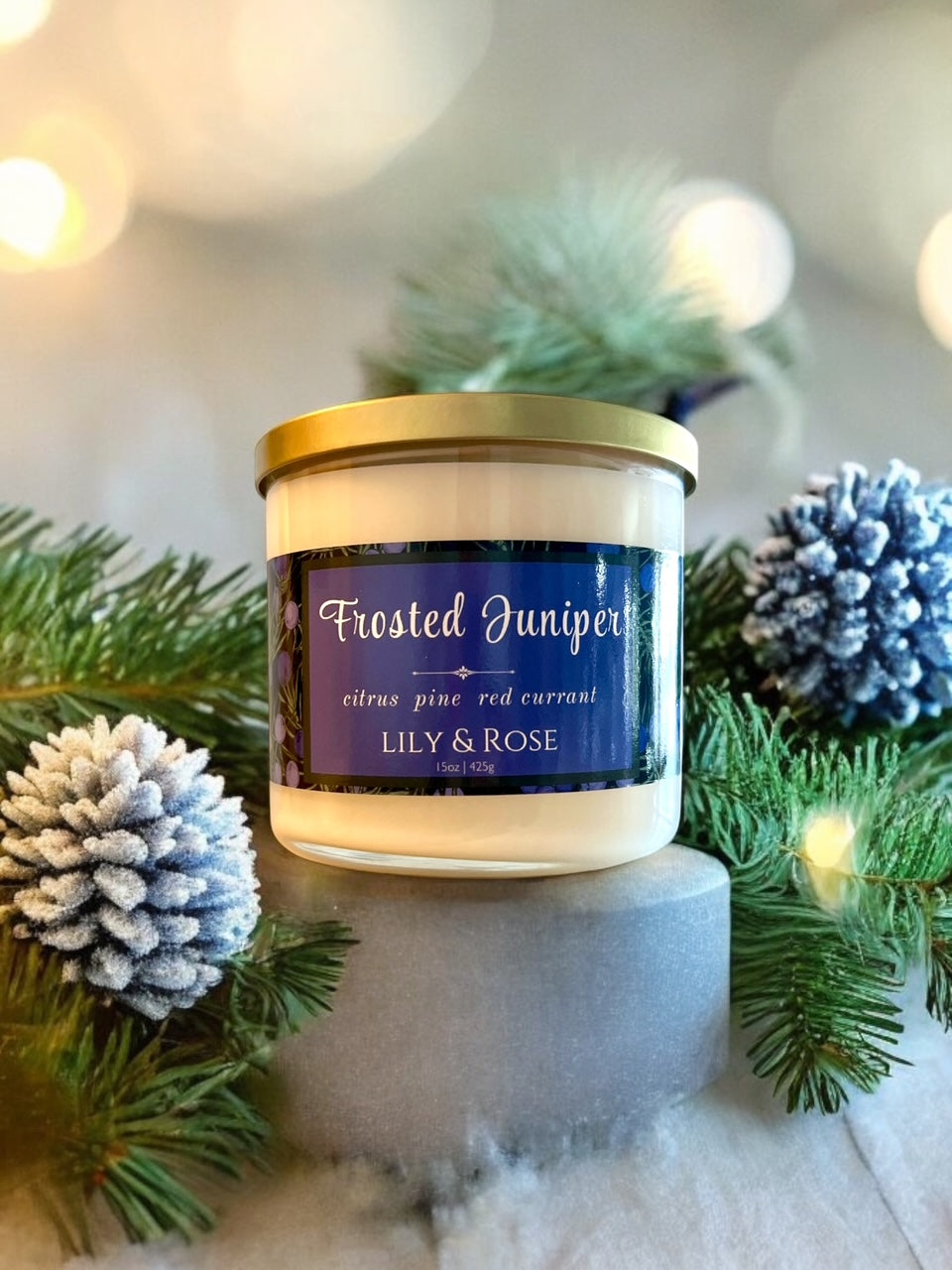 Frosted Juniper Holiday Candle_15oz - LILY & ROSE 